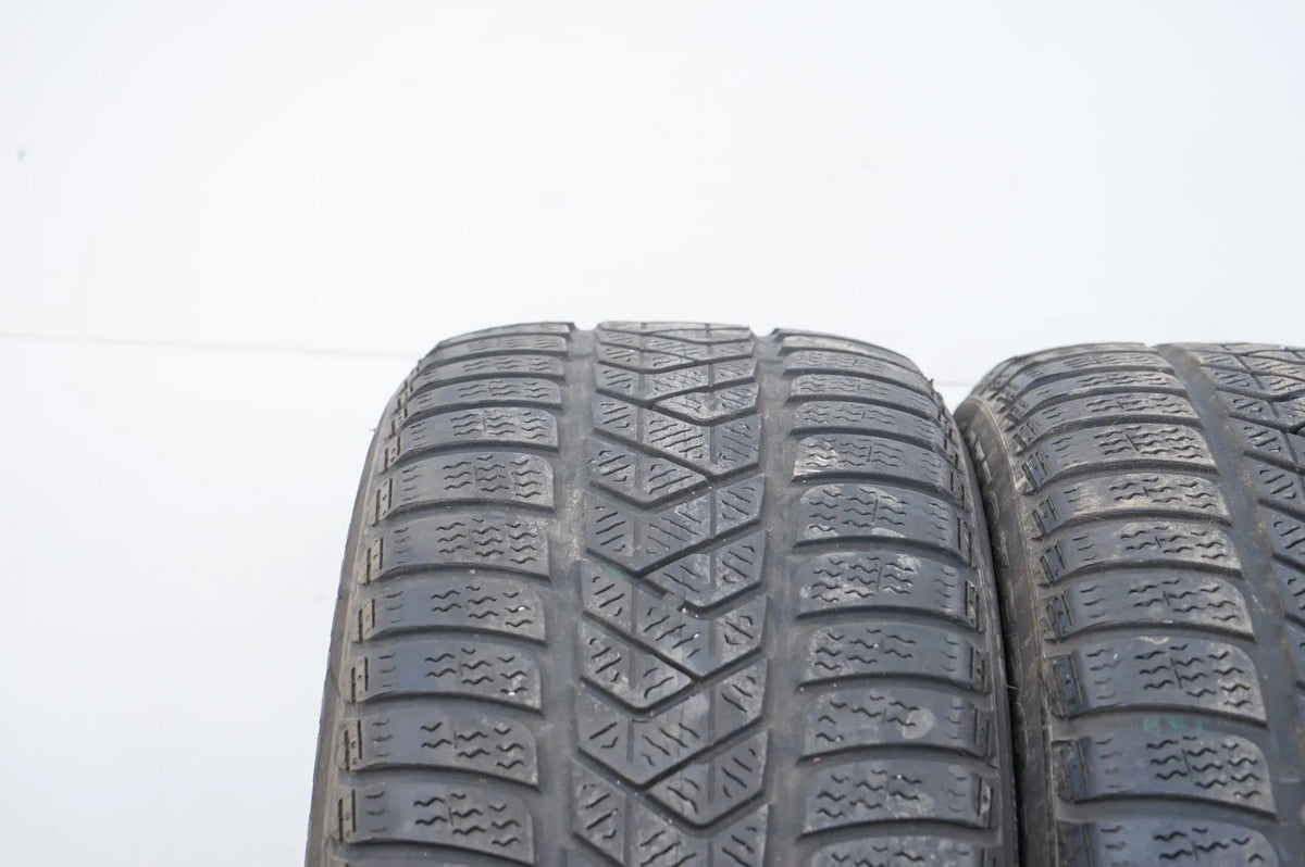 2 x Winterreifen Pirelli 225 45 18 Zoll DOT16 ca.3 mm Detailansicht 4