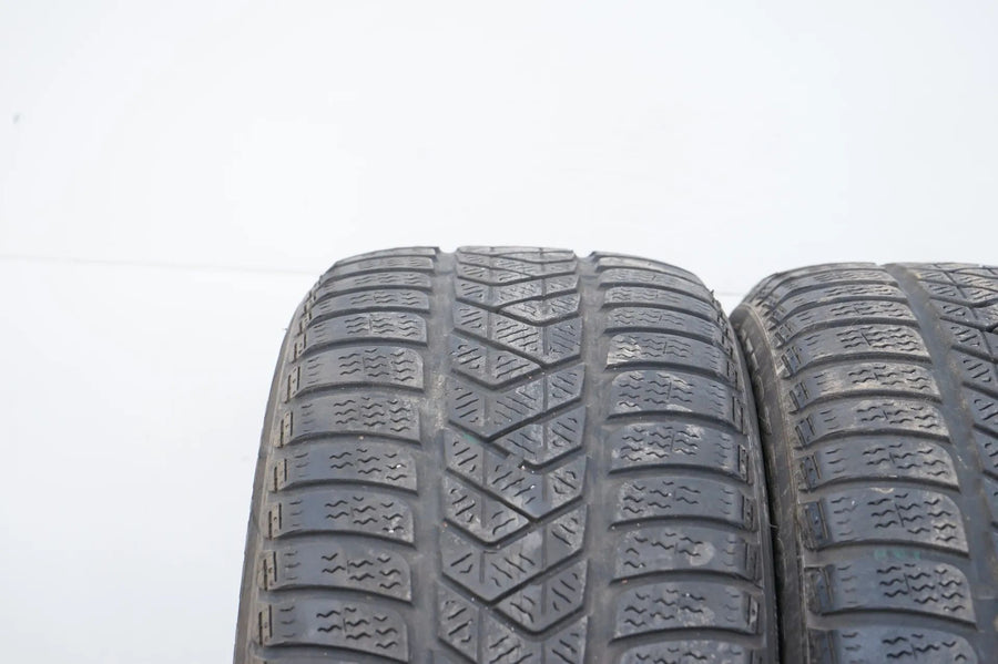 2 x Winterreifen Pirelli 225 45 18 Zoll DOT16 ca.3 mm