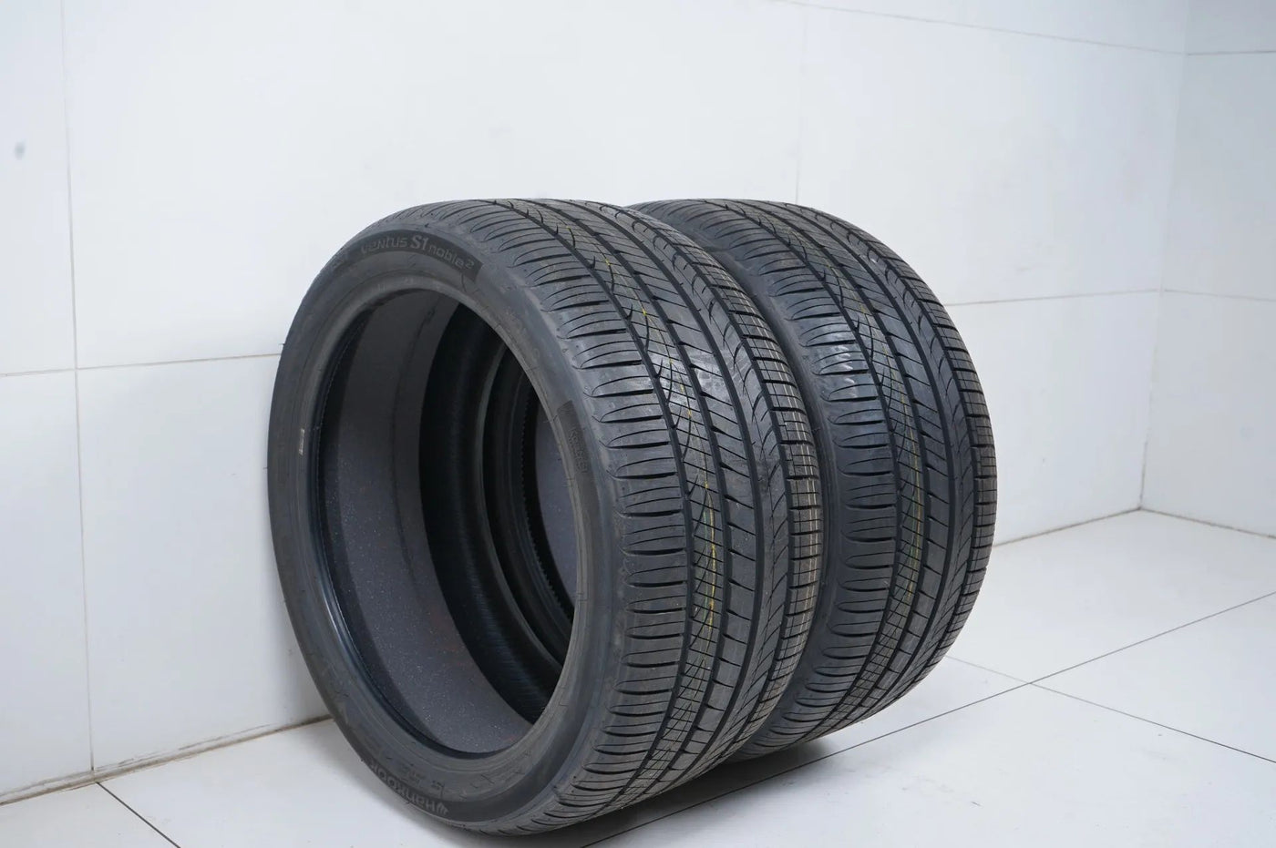 2 x DEMO summer tires 285 35 20 inch Hankook DOT21/20 MO RFT