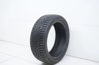 1 x Winterreifen Toyo Tyres 225 45 18 Zoll DOT20 ca.6 mm