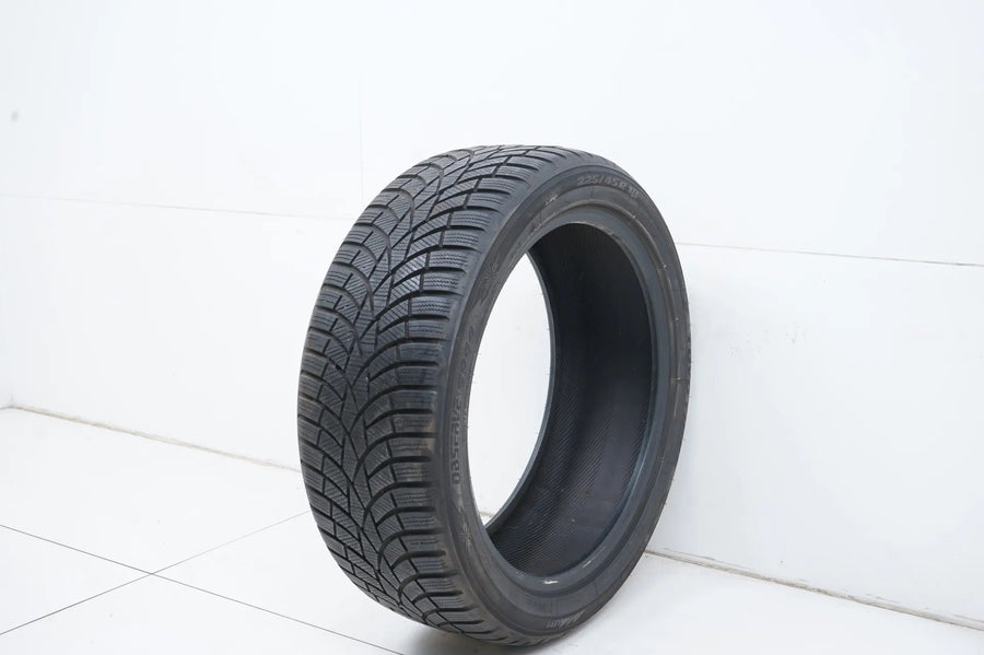 1 x Winterreifen Toyo Tyres 225 45 18 Zoll DOT20 ca.6 mm