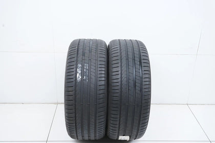 2 pneus été Pirelli DOT22 255/45/19 pouces, profondeur de sculpture d'environ 5 mm.