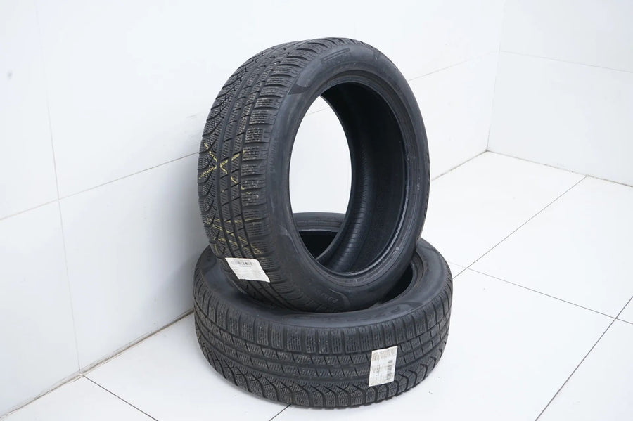 2x Pirelli winter tires 235 50 19 inch approx. 4 mm tread depth DOT19 MO