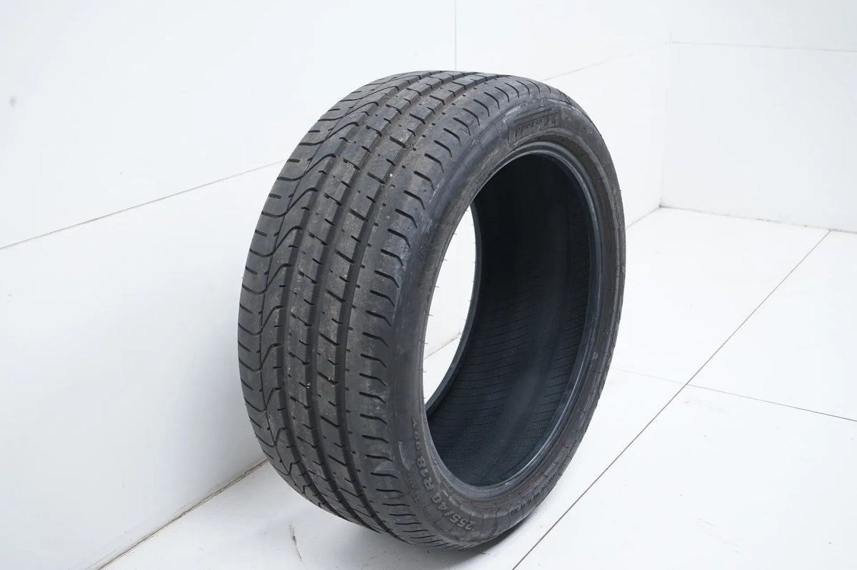 1 pneu été Pirelli 255/40/18 pouces DOT15 MO, profondeur de sculpture d'environ 7 mm Vue détaillée 3