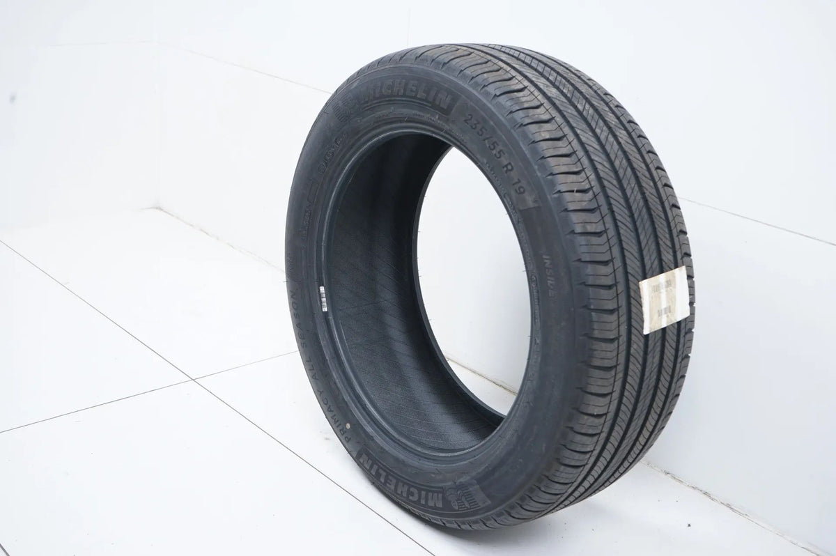 1 x Michelin all-weather tire 235 55 19 inch DOT23 approx. 7mm MO Detail view 4