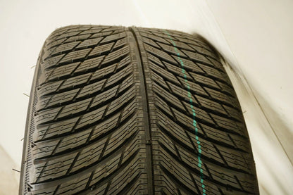 Pneus et jantes hiver neufs pour BMW M5 F90, dimensions 265/40/19 pouces, norme 705M.