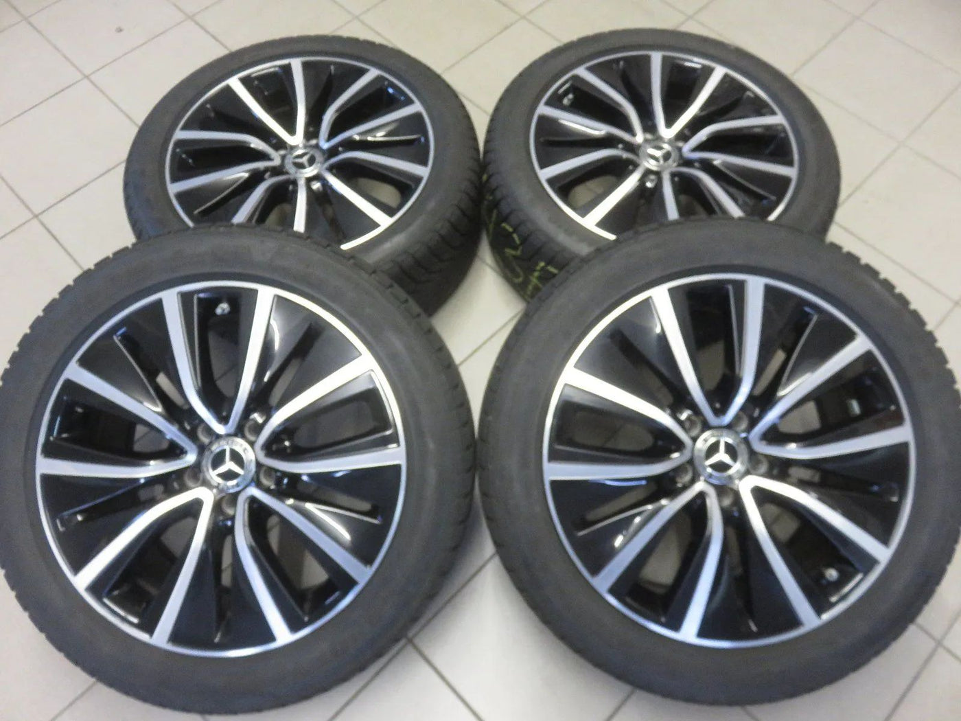Jantes alu originales Mercedes CLS C257 W257 roues hiver pneus hiver 245 45 R18