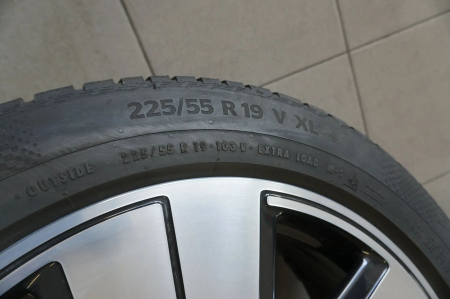 Jantes alu 19 pouces d'origine Porsche Taycan avec pneus hiver