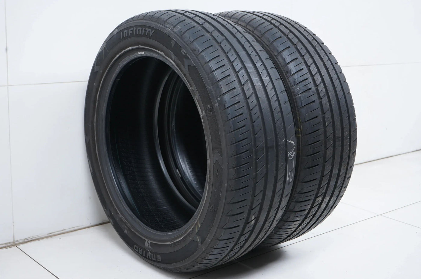 2x Enviro summer tires 235/55 R19 DOT17 approx. 5mm tread depth