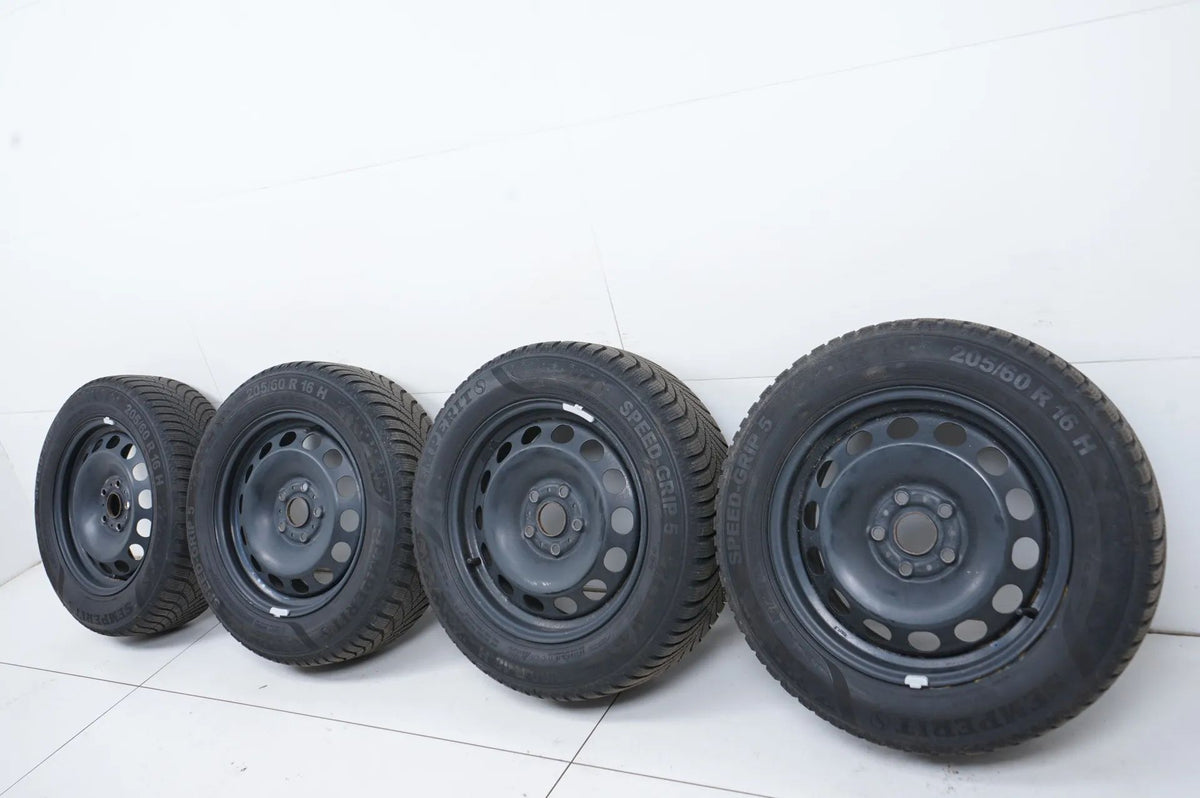 VW Volkswagen Golf 8 Winterreifen Winterräder 205 60 16 Zoll Detailansicht 7