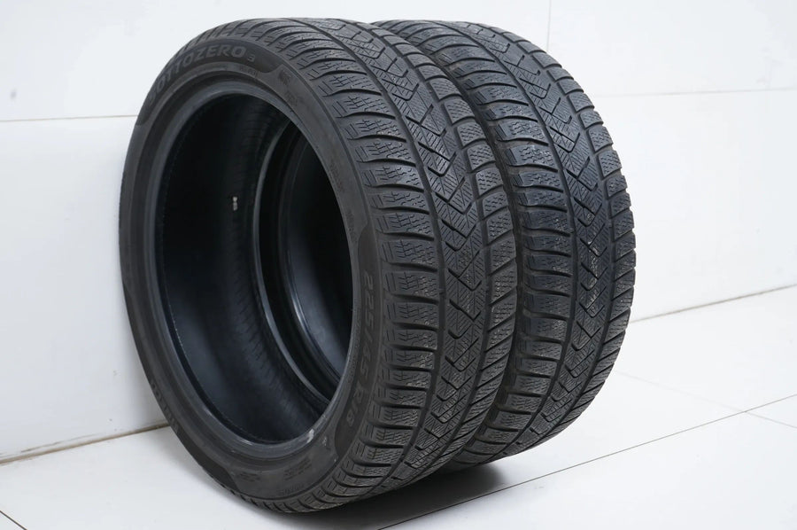 2 pneus hiver Pirelli 225/45 R18 pouces DOT21, profondeur de sculpture d'environ 4 mm MO RFT