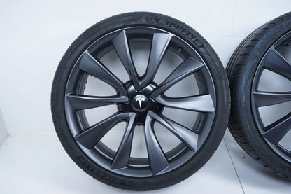 Tesla Model 3 Winterräder mit neuen Winterreifen 235 35 20 Zoll