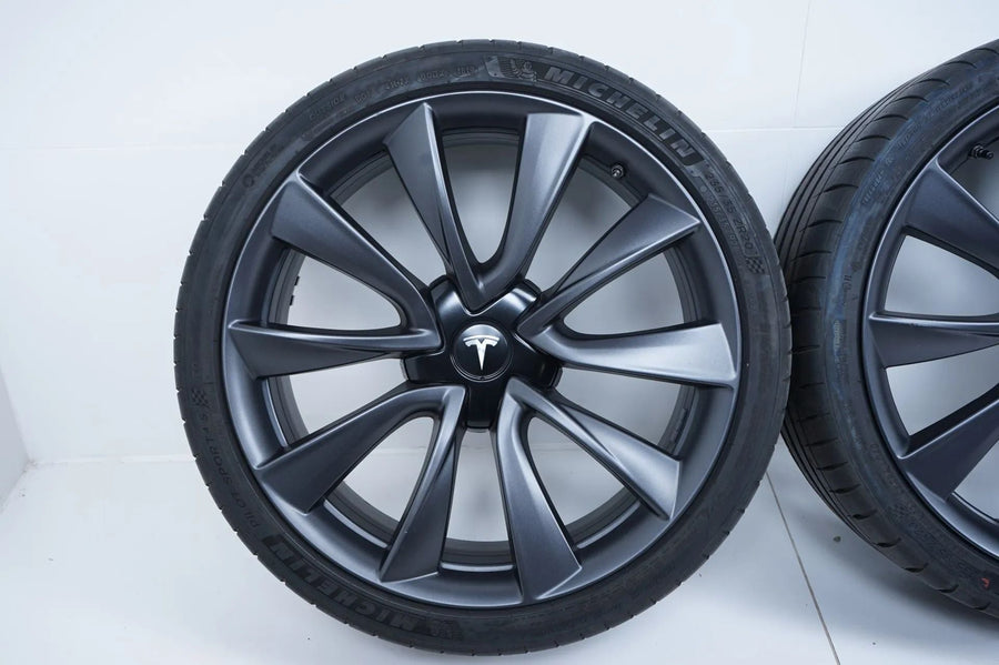 Tesla Model 3 Winterräder mit neuen Winterreifen 235 35 20 Zoll