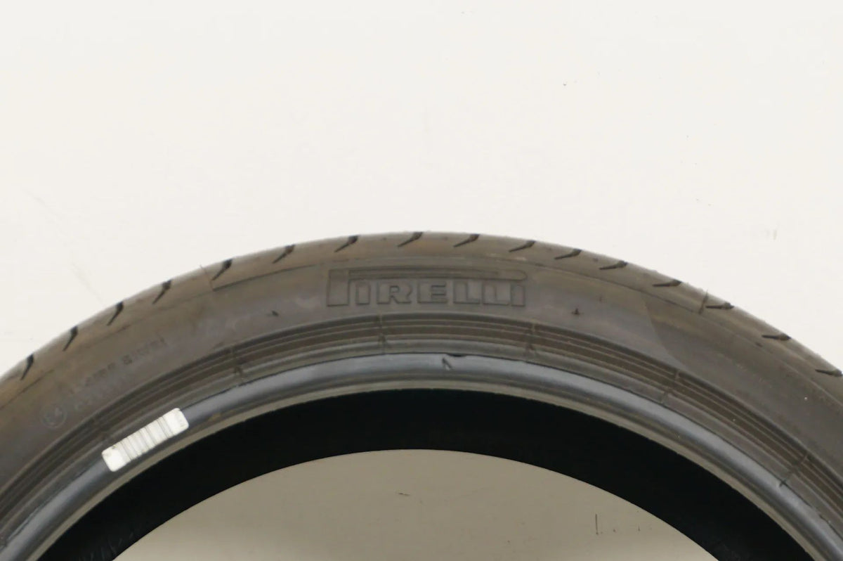 1x NEW Demo Summer Tire Pirelli 245 35 19 inch DOT14 MO Detailansicht 2