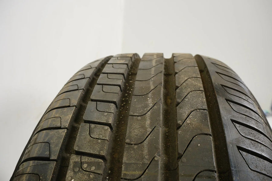 2 pneus été quasi neufs Pirelli DOT18 MO 235/50/20 pouces