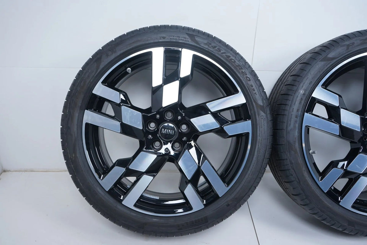 MINI Countryman U25 BMW X1 U11 Summer Wheels 245 40 20 inch Detailansicht 3