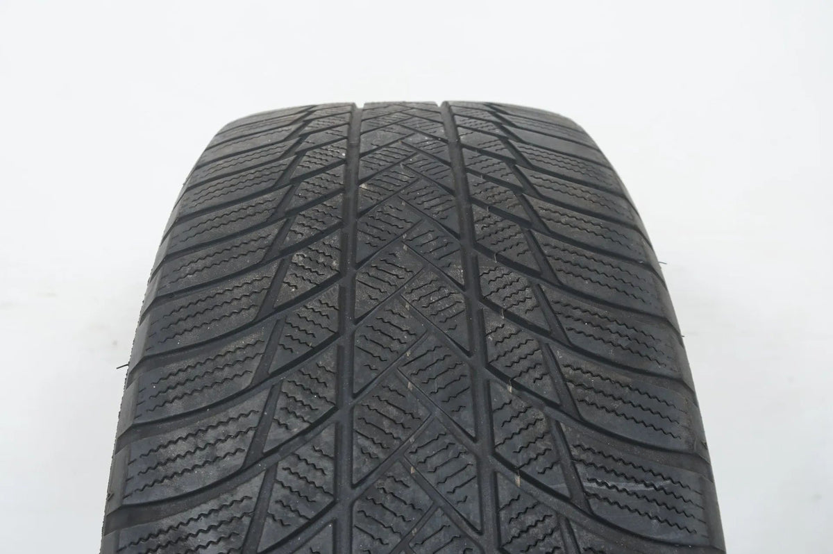 2x Winterreifen Bridgestone 235 50 19 Zoll DOT21 ca.4mm MO Detailansicht 5