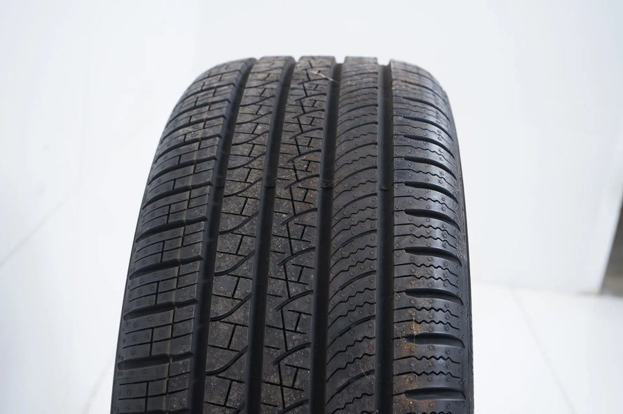 2 pneus été de démonstration Pirelli DOT23 MO 235/55/18 pouces