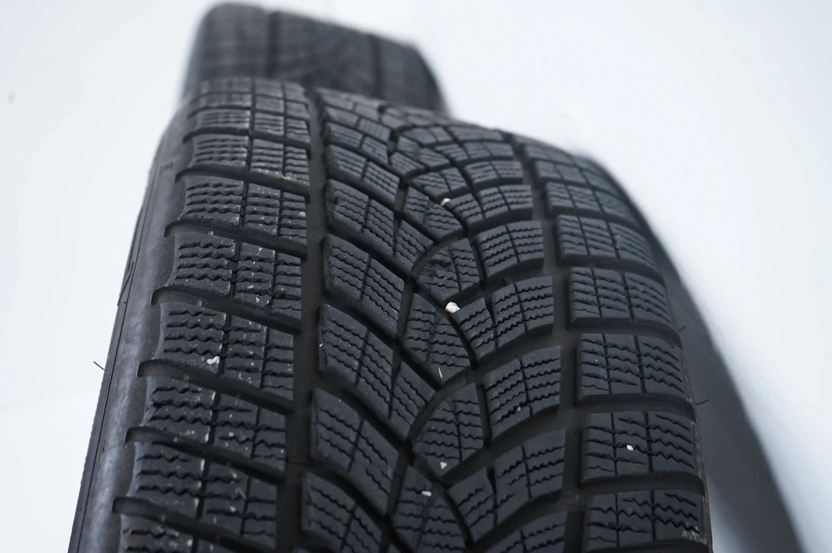 Pneus/jantes hiver 245/40/19 pouces pour Mercedes Classe CLE W236 Detailansicht 11