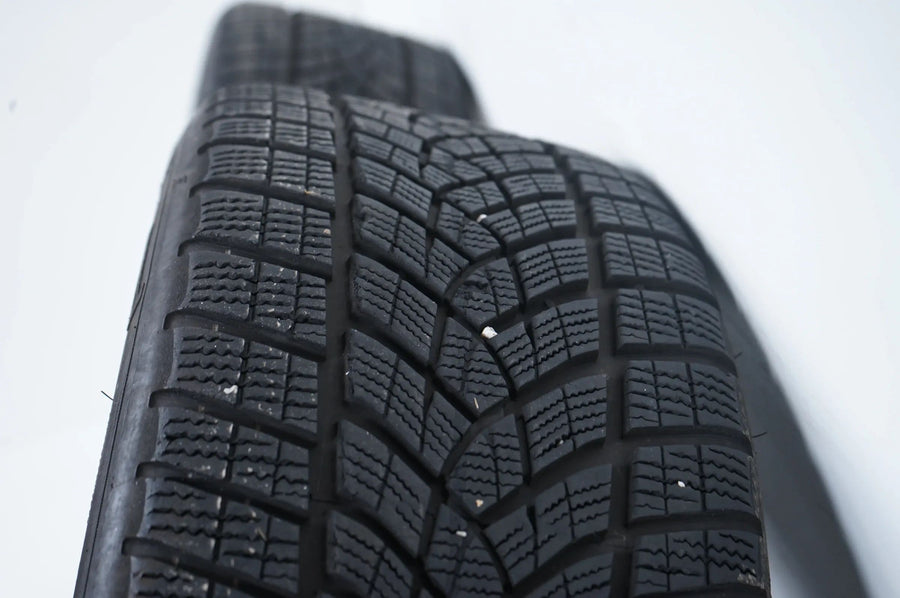Pneus/jantes hiver 245/40/19 pouces pour Mercedes Classe CLE W236