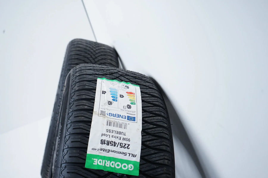 Mercedes C Klasse W206 NEU Allwetterreifen Winterräder 18 Zoll