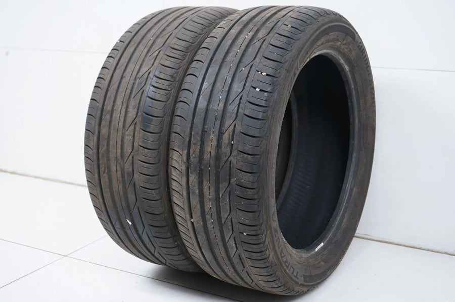 2 x pneus d'été Bridgestone 225 50 18 pouces DOT19 environ 6mm