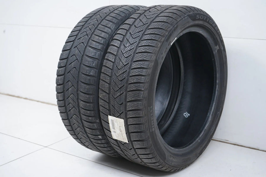 2 pneus d'hiver Pirelli 225/45 R18 18 pouces DOT21 env. 4 mm MO RFT