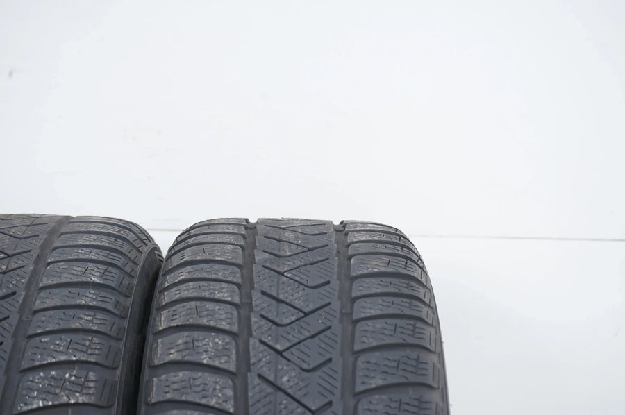 2 x Winterreifen Pirelli 225/45 R18 Zoll DOT21 ca.4mm MO RFT