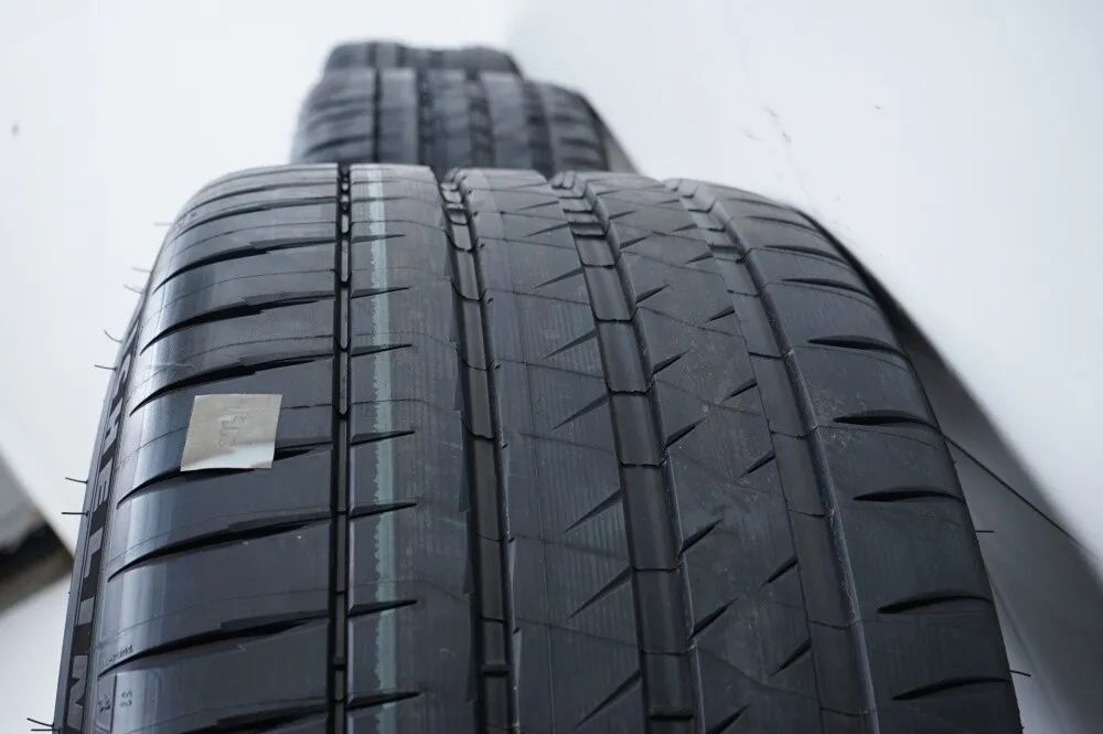 Jantes et pneus été 21 pouces pour Mercedes AMG GT W290 neuves Detailansicht 9