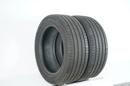 2 pneus été Michelin 235/55/19 pouces DOT22, profondeur de sculpture d'environ 7 mm
