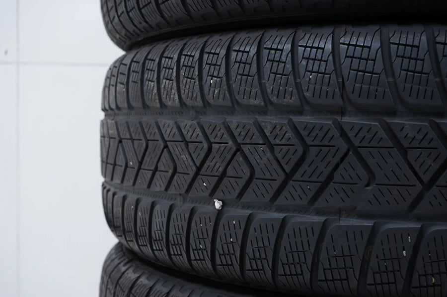 4x Winterreifen Pirelli 235 65 17 Zoll DOT20 MO ca.4 mm