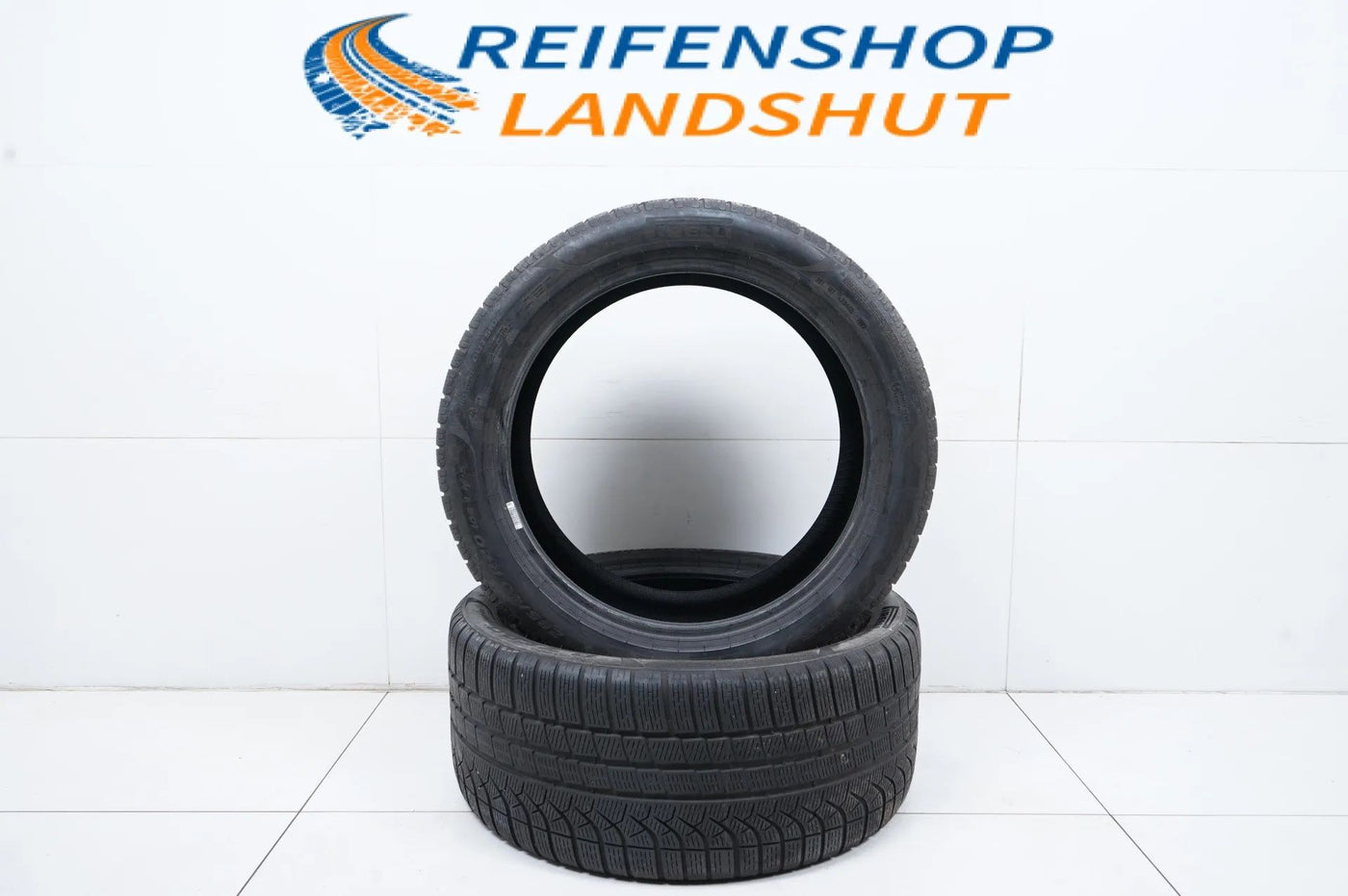 2 pneus hiver Pirelli 285/40/20 pouces, profondeur de sculpture d'environ 4 mm, homologués DOT23 BMW*