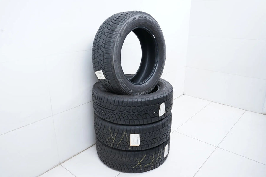 4x pneumatici invernali Bridgestone 235 60 18 pollici DOT19/18 MO circa 4mm
