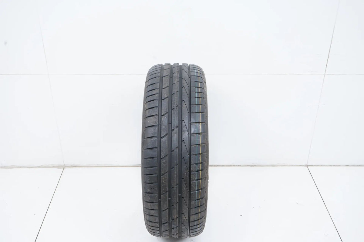1x DEMO summer tire Hankook 205 55 17 inch DOT17 MO Detailansicht 2