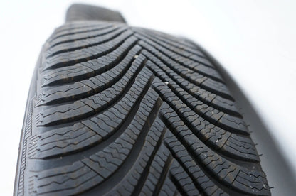 Audi Q2 81A Winterräder Winterreifen 215 55 17 Zoll 8mm 81A601025C