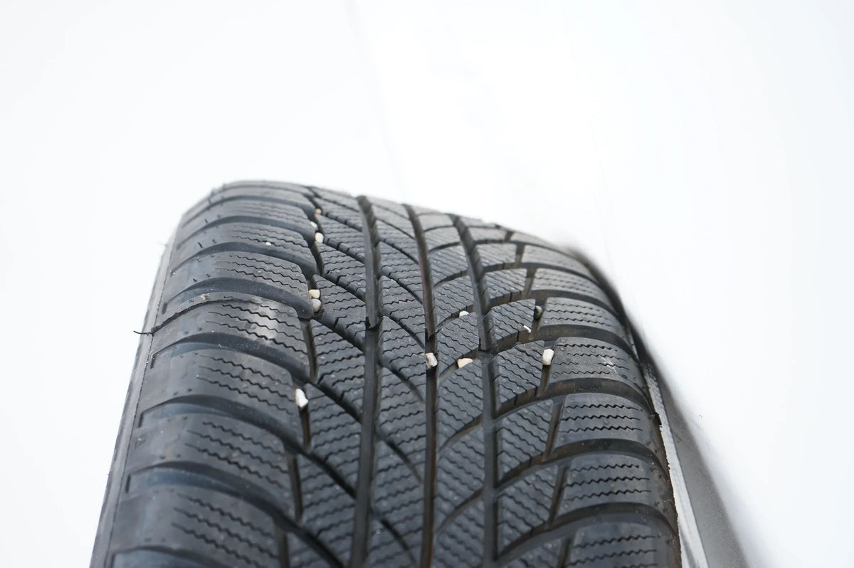 Wie Neu Audi Q2 81A Winterräder Winterreifen 215 55 17 Zoll 8mm 81A601025C Vue détaillée 11