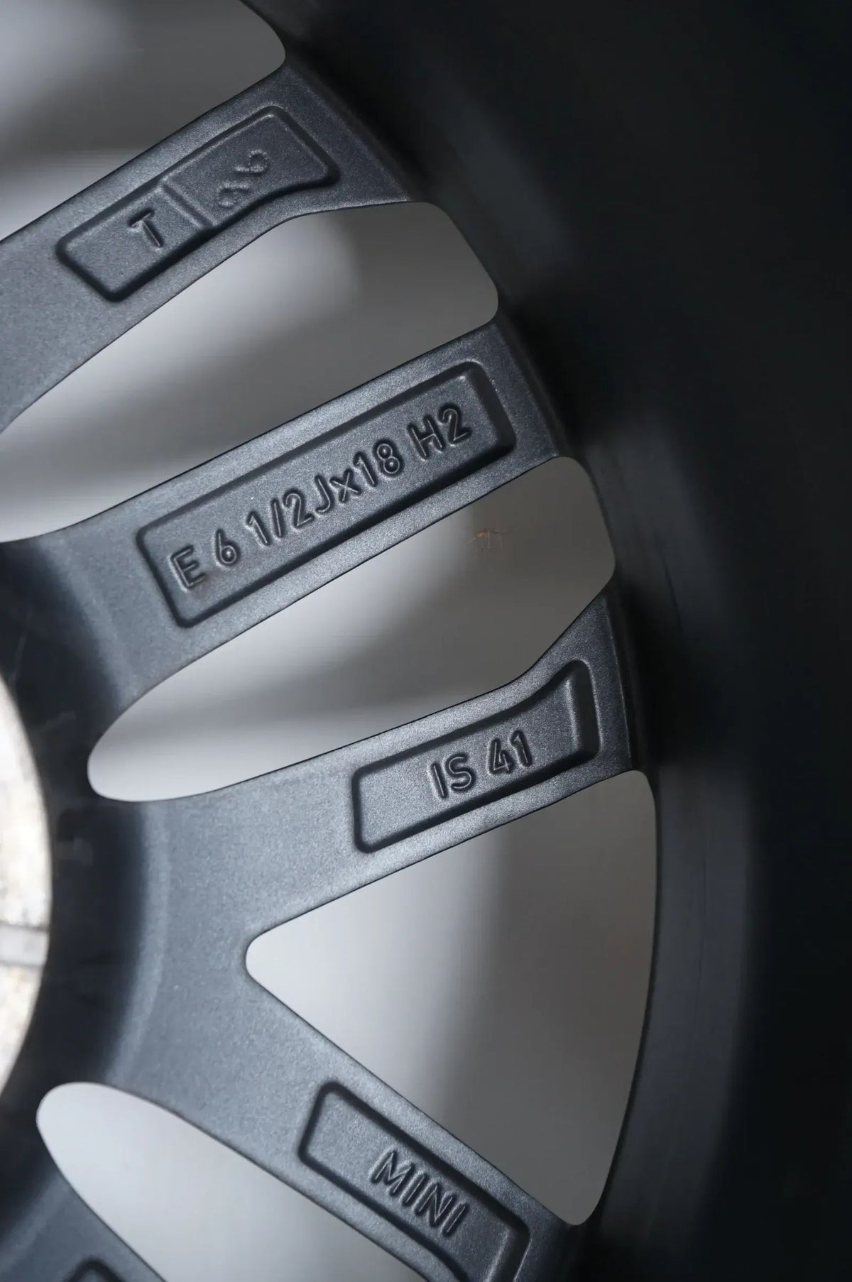 Original BMW iX1 X1 X2 U10 U11 Alufelgen Winterräder Winterreifen 205 60 R18 7mm Detailní zobrazení 5