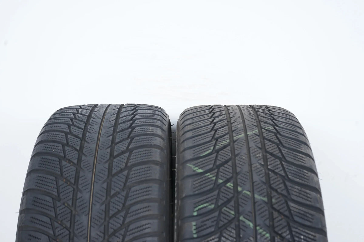 2 x Winterreifen Bridgestone LM 001 225 45 18 Zoll DOT22 ca.5 mm Detailansicht 4