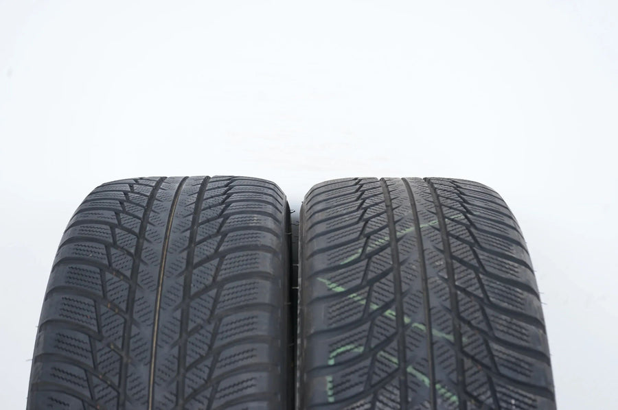 2 x Winterreifen Bridgestone LM 001 225 45 18 Zoll DOT22 ca.5 mm