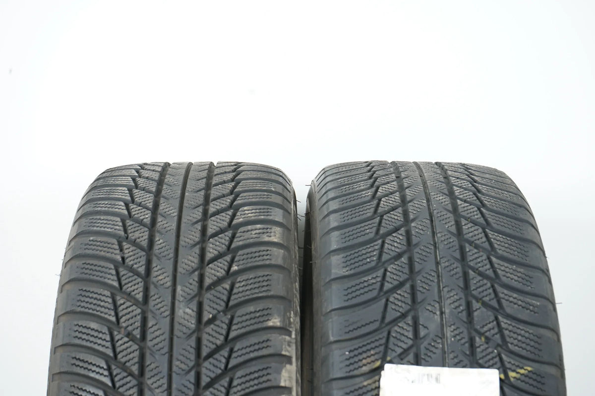2 pneus hiver Bridgestone LM 001 225 45 18 pouces DOT23 env. 5 mm Vue détaillée 4