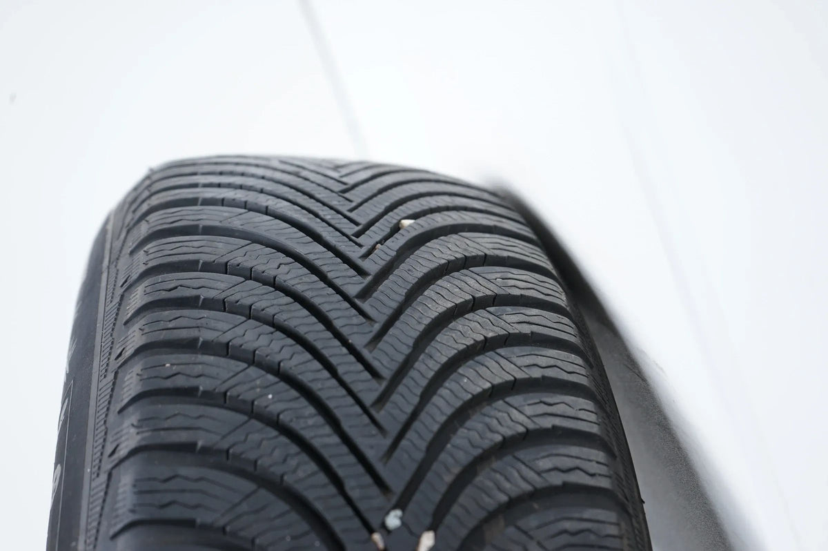 VW Tiguan Skoda Kodiaq Audi Q3 Winterreifen Winterräder 215 65 17 Zoll Detailansicht 11