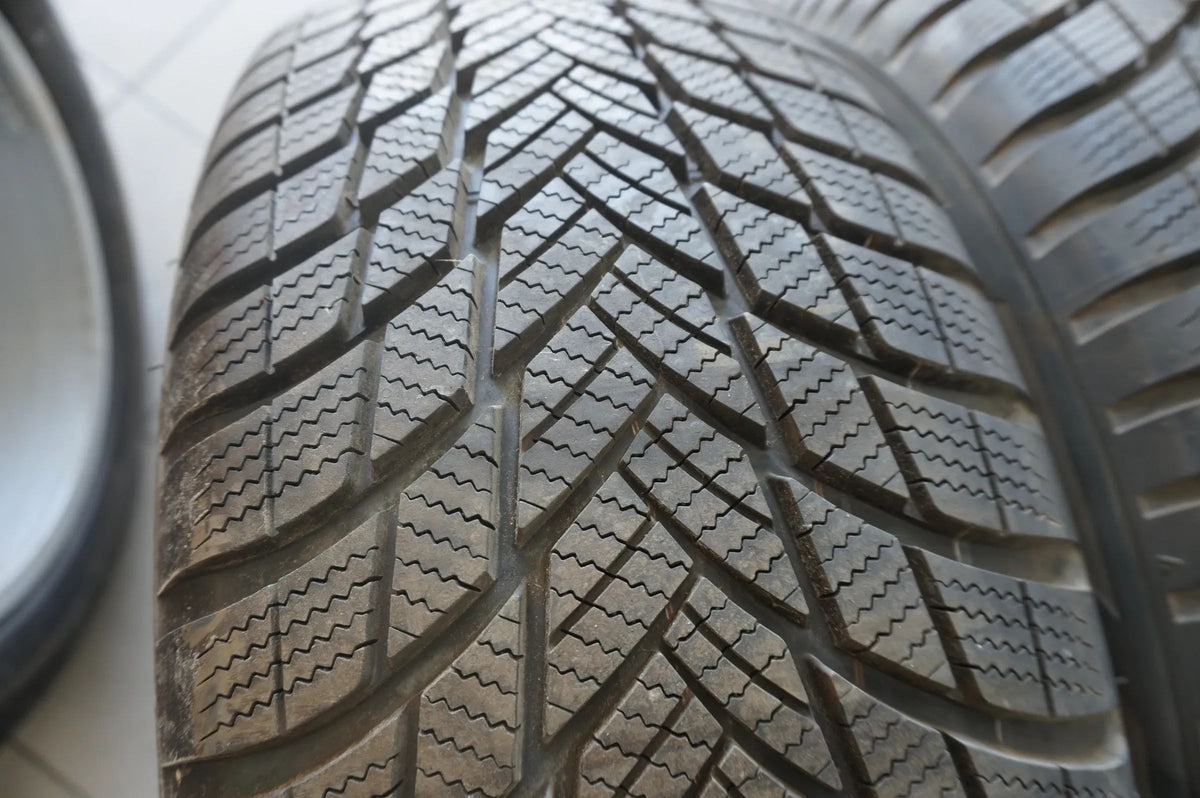 Original Audi A6 C8 4K Allroad Alufelgen Winterräder Winterreifen 235 55 R18 8mm Vue détaillée 10