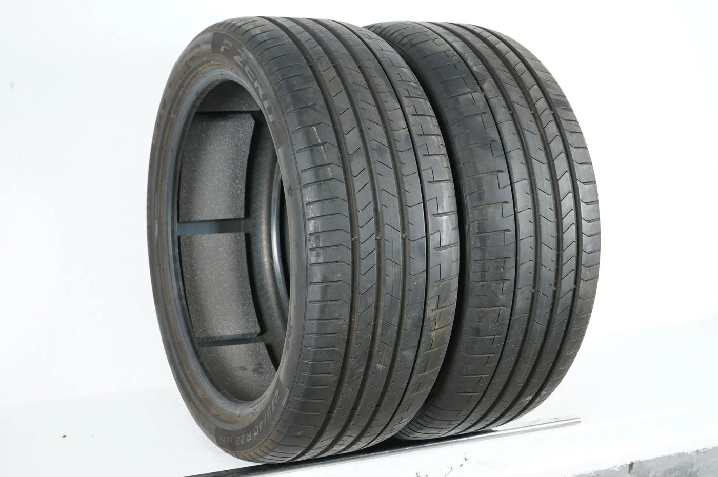 2x Pirelli summer tires 275 40 22 inch BMW* DOT22 approx. 6mm tread depth