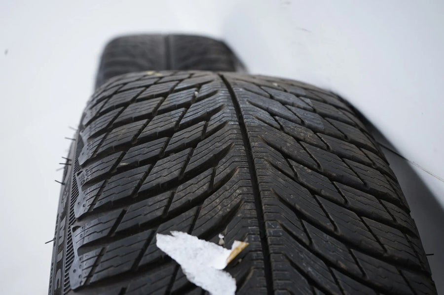 Roues et pneus hiver Mercedes CLA35 C118, dimensions 235/40/18 pouces