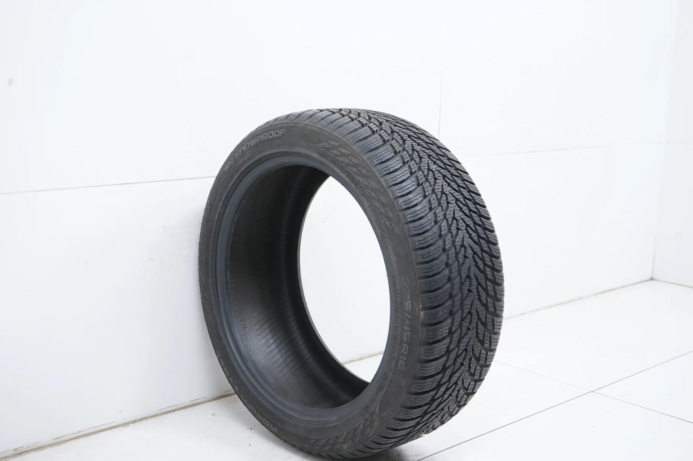 1 x Winterreifen Nokian 225 45 18 Zoll DOT19 ca.7 mm
