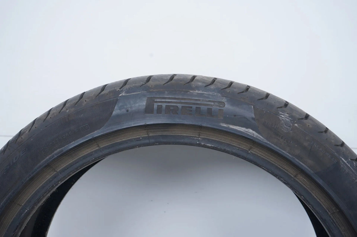 1 pneu été Pirelli 225/45/19 pouces DOT14 BMW* environ 7 mm RFT Vue détaillée 3