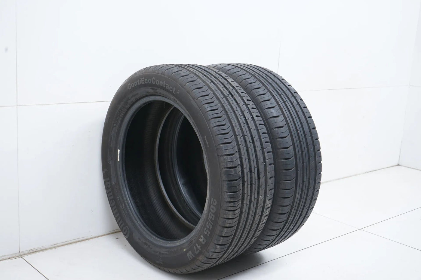 2x Summer tires 205 55 17 inch Continental DOT17 approx. 6mm MO