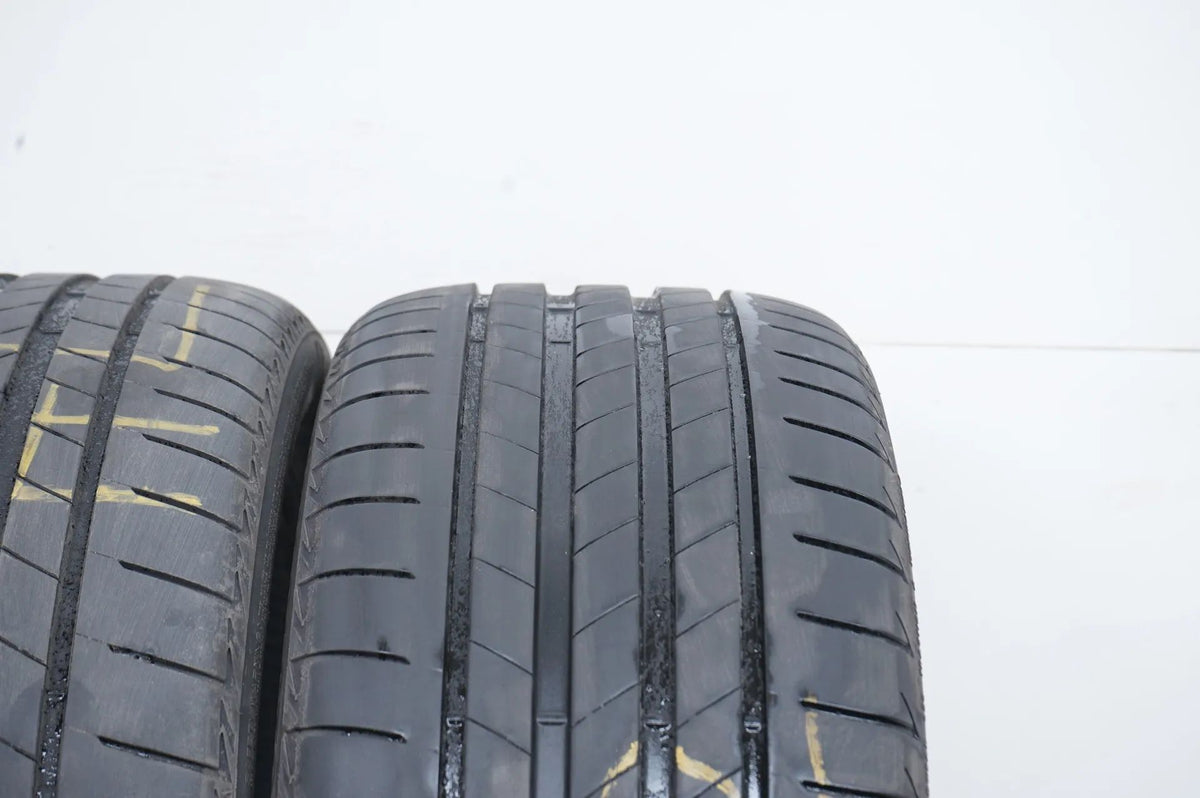 2x Bridgestone summer tires 255 40 18 inch DOT20 approx. 5.5mm tread depth RFT Detail view 5