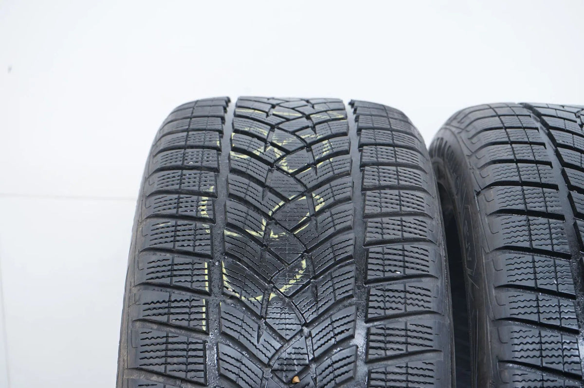 2 x Winterreifen Goodyear 275 45 21 Zoll ca.7 mm DOT19 MO Detailansicht 4