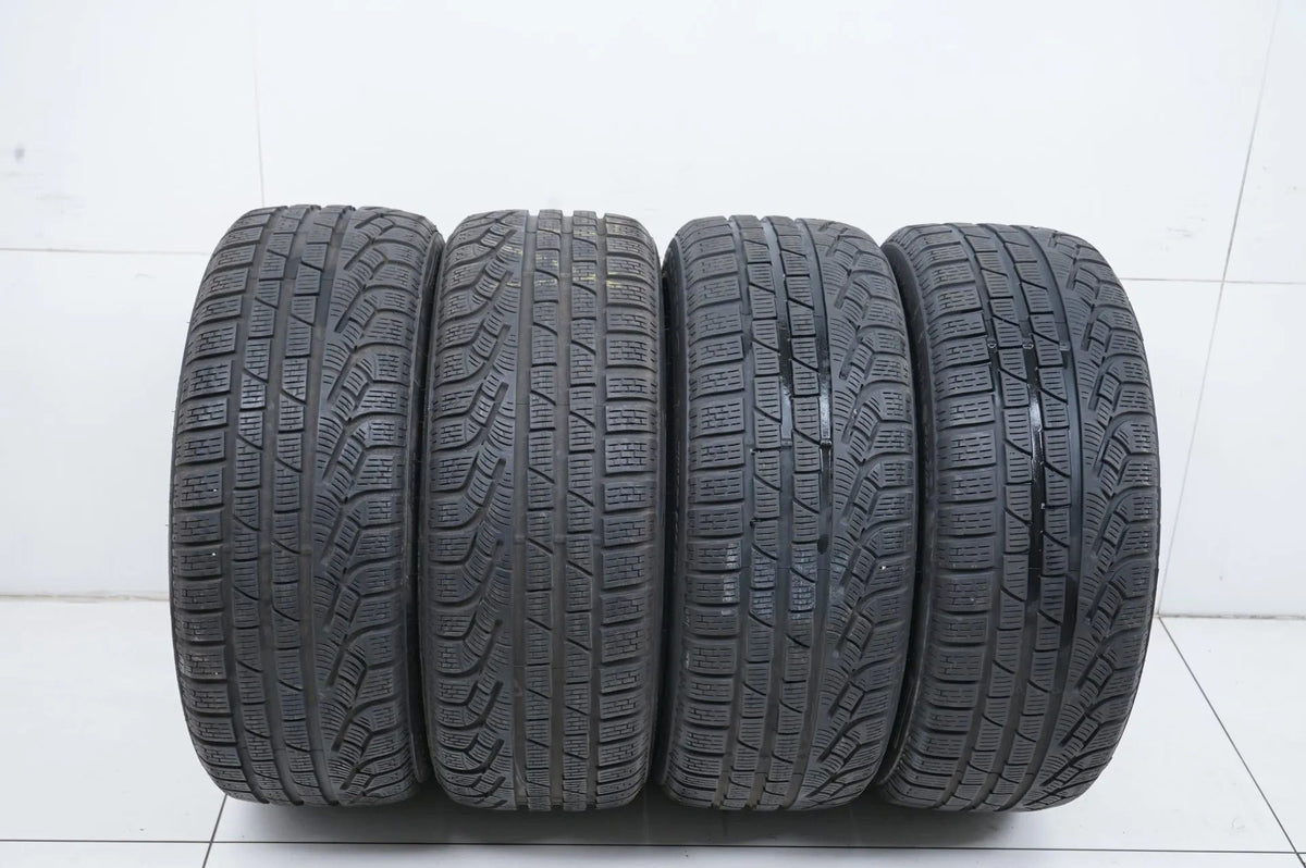 4x Winterreifen Pirelli 215 45 18 Zoll DOT18 ca.6mm MO Detailansicht 2